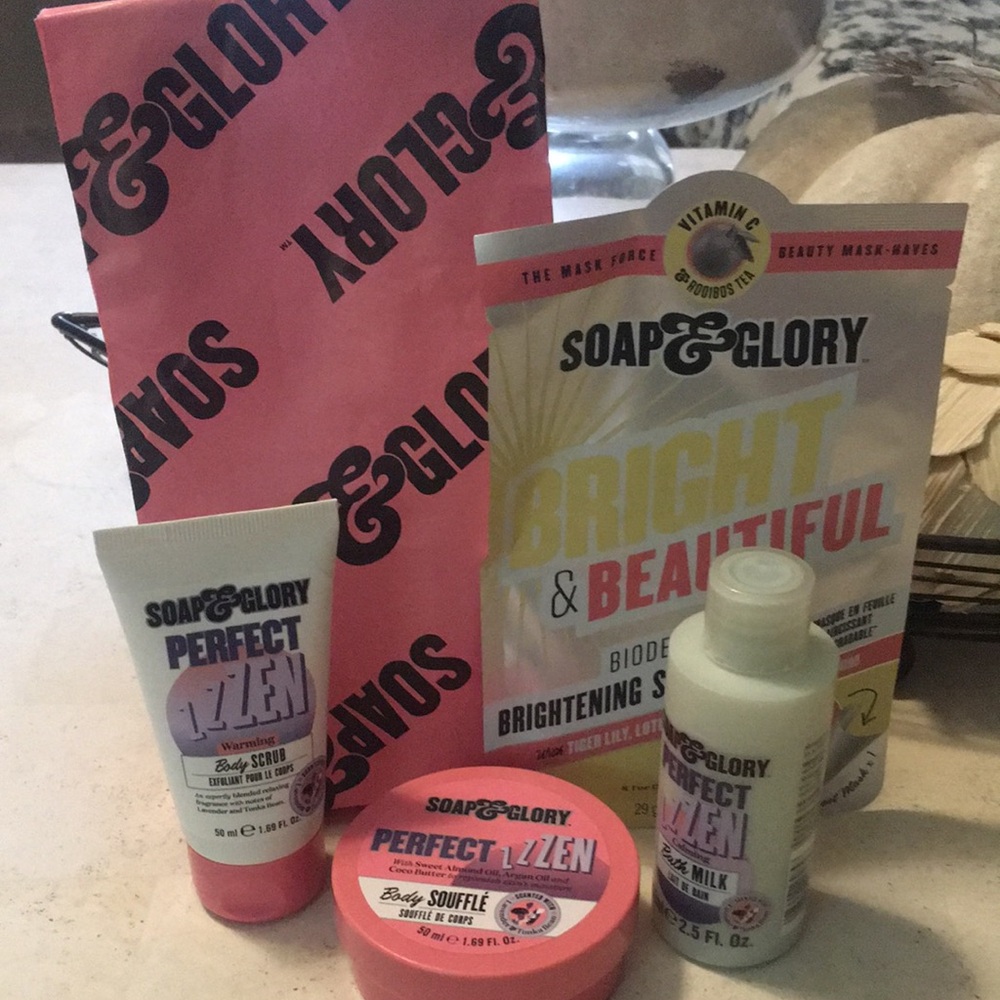 Soap & Glory Pink Bath & Body Set